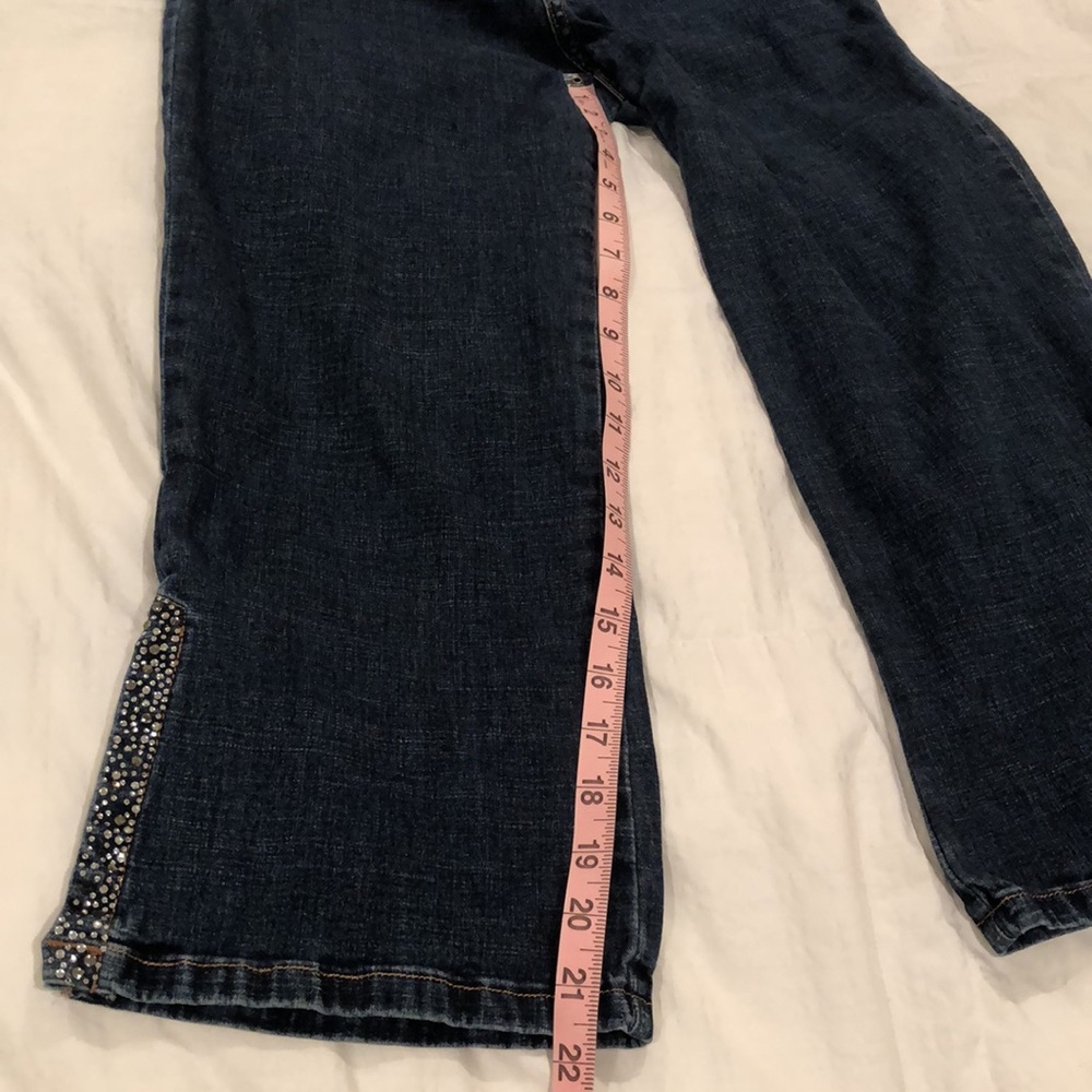 Capri jeans! PreLoved! Excellent condition! size 4! rhinestone slit trim! - Picture 15 of 16